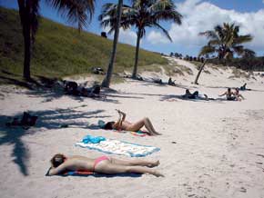 Tourists in Anakena beach